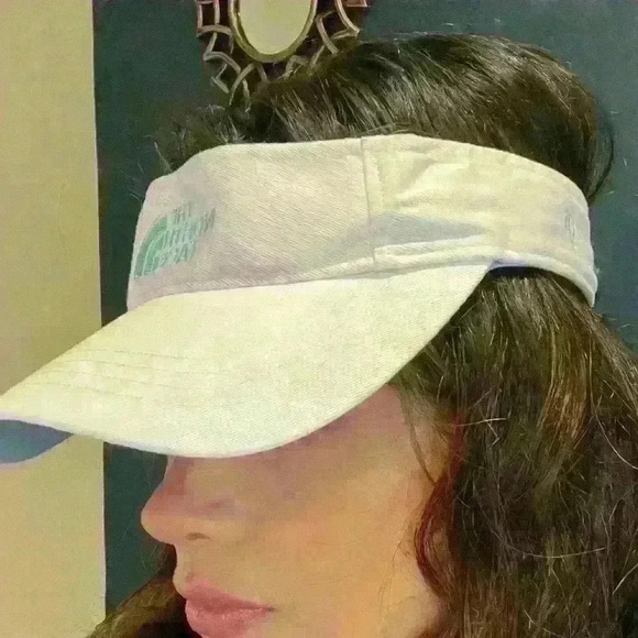 🍁4/$15 The Noth Face viser🍁 - Picture 3 of 6